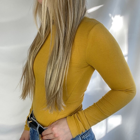 Aritzia Wilfred Only Turtleneck - Picture 4 of 6